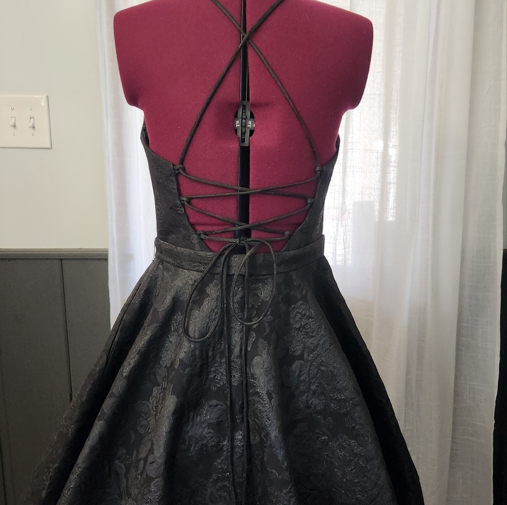 Alyce Paris size 6